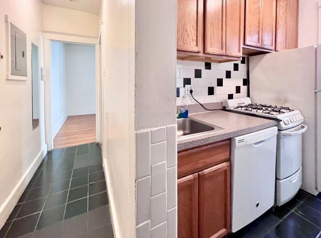 26 Chiswick Rd 6, Boston, MA 02135