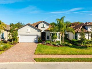 2750 Aviamar CIR, Naples, FL 34114
