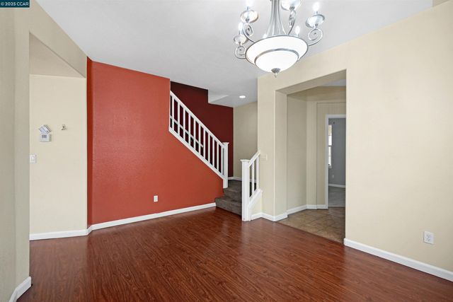 5700 Oakmont Dr, Richmond, CA 94806