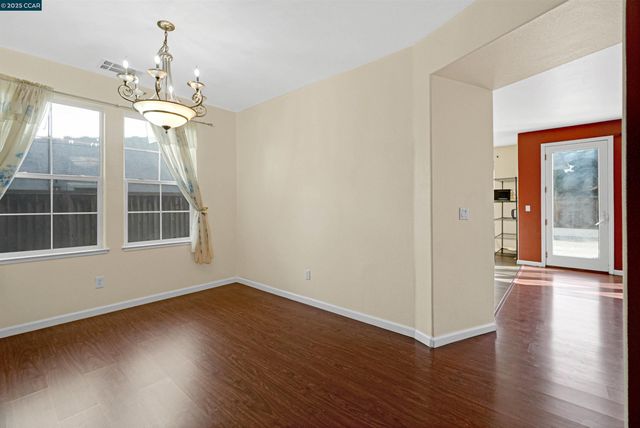 5700 Oakmont Dr, Richmond, CA 94806