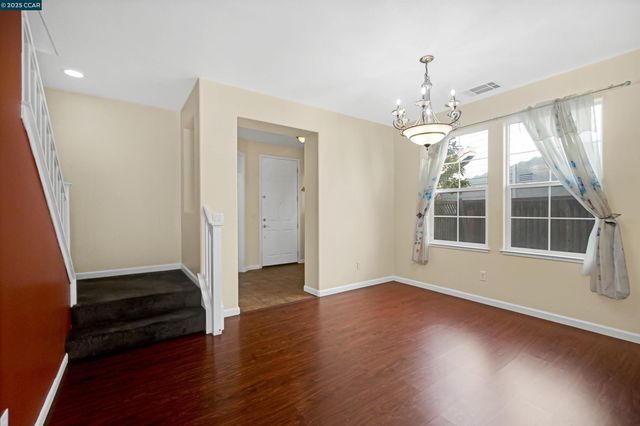 5700 Oakmont Dr, Richmond, CA 94806