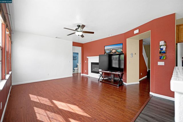 5700 Oakmont Dr, Richmond, CA 94806