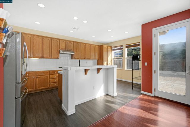 5700 Oakmont Dr, Richmond, CA 94806