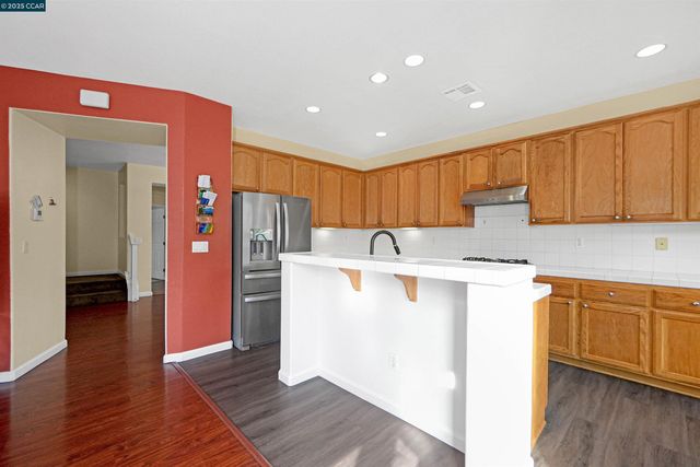 5700 Oakmont Dr, Richmond, CA 94806