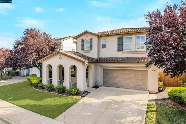 5700 Oakmont Dr, Richmond, CA 94806