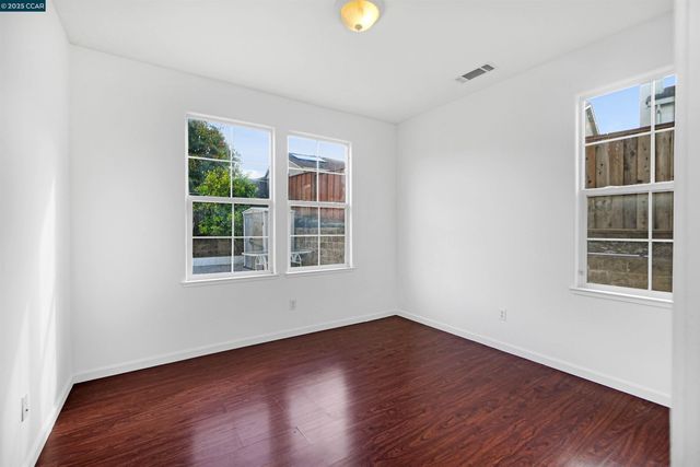 5700 Oakmont Dr, Richmond, CA 94806