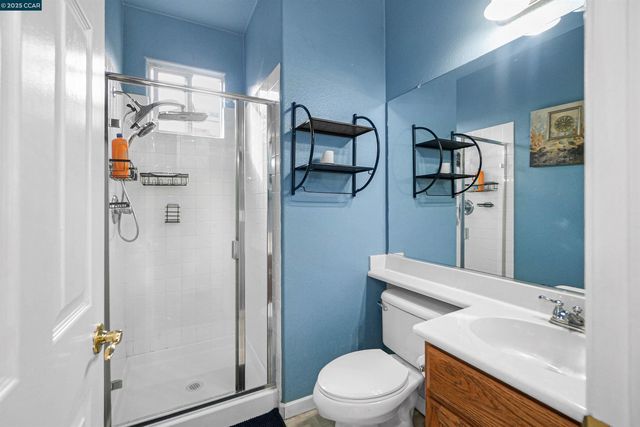 5700 Oakmont Dr, Richmond, CA 94806