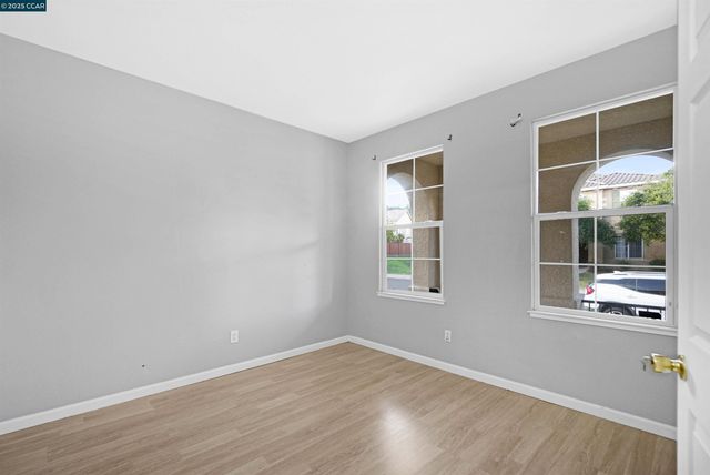 5700 Oakmont Dr, Richmond, CA 94806