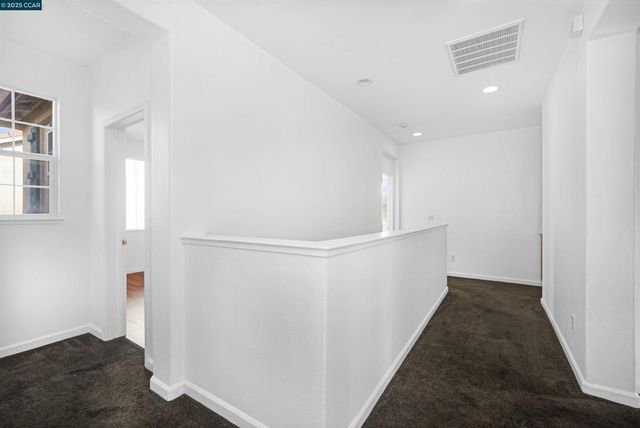 5700 Oakmont Dr, Richmond, CA 94806