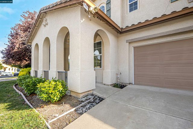 5700 Oakmont Dr, Richmond, CA 94806