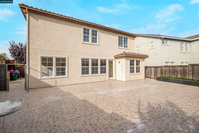 5700 Oakmont Dr, Richmond, CA 94806