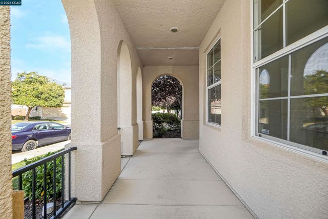 5700 Oakmont Dr, Richmond, CA 94806