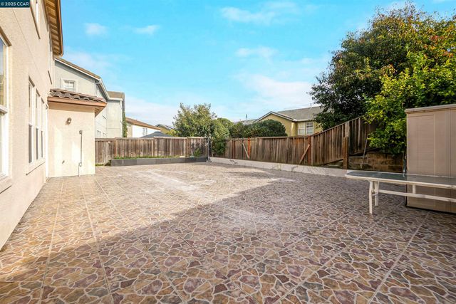 5700 Oakmont Dr, Richmond, CA 94806