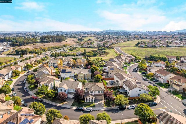 5700 Oakmont Dr, Richmond, CA 94806