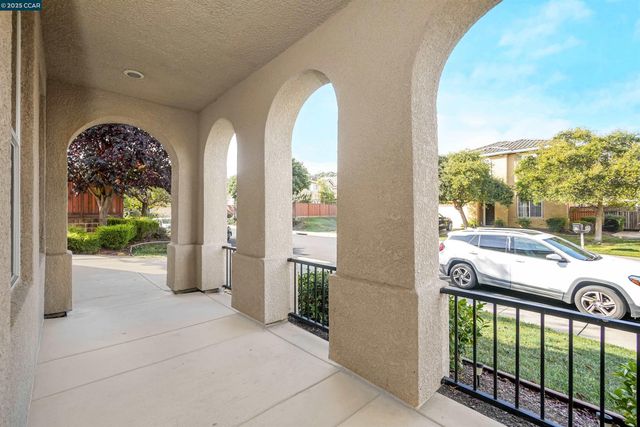 5700 Oakmont Dr, Richmond, CA 94806