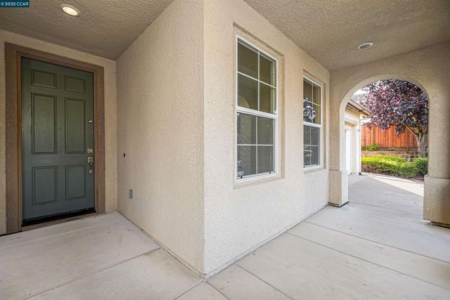 5700 Oakmont Dr, Richmond, CA 94806