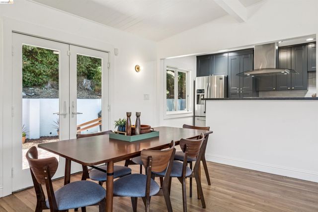 2825 Sheldon Dr, Richmond, CA 94803