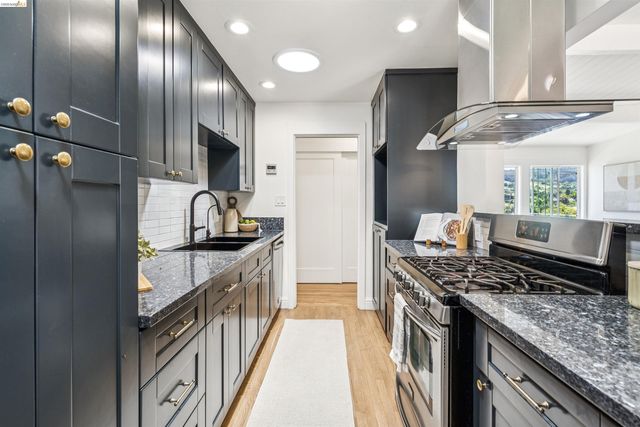 2825 Sheldon Dr, Richmond, CA 94803