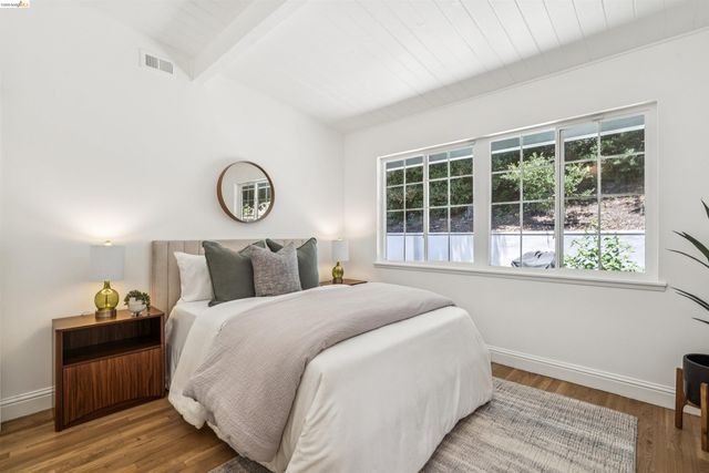 2825 Sheldon Dr, Richmond, CA 94803