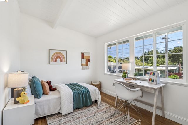 2825 Sheldon Dr, Richmond, CA 94803