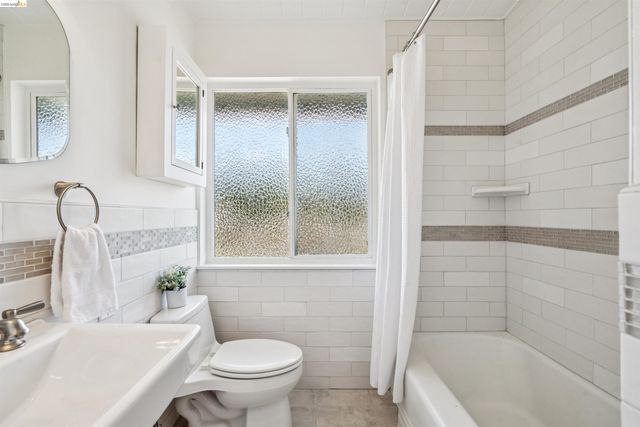 2825 Sheldon Dr, Richmond, CA 94803