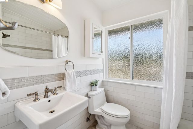2825 Sheldon Dr, Richmond, CA 94803