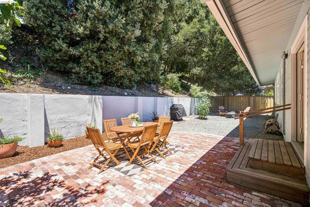 2825 Sheldon Dr, Richmond, CA 94803
