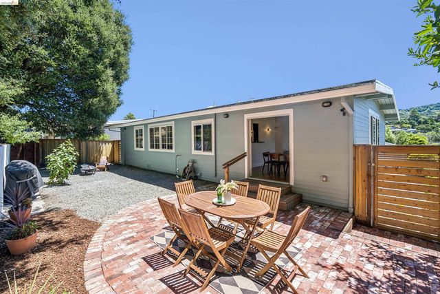 2825 Sheldon Dr, Richmond, CA 94803