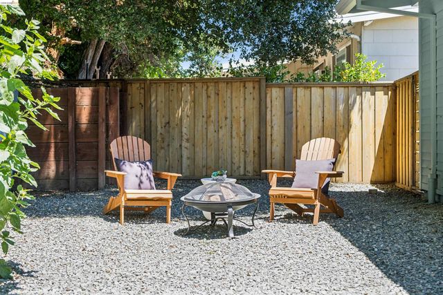 2825 Sheldon Dr, Richmond, CA 94803