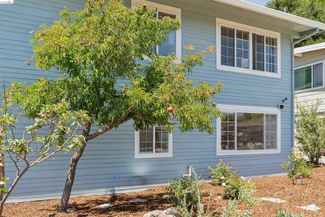 2825 Sheldon Dr, Richmond, CA 94803