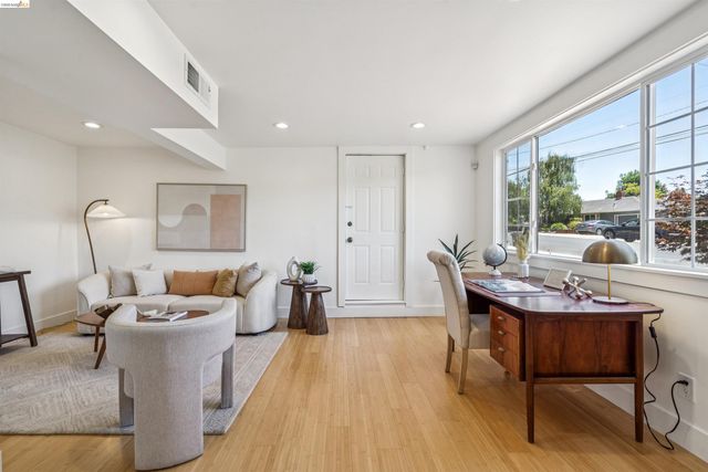 2825 Sheldon Dr, Richmond, CA 94803