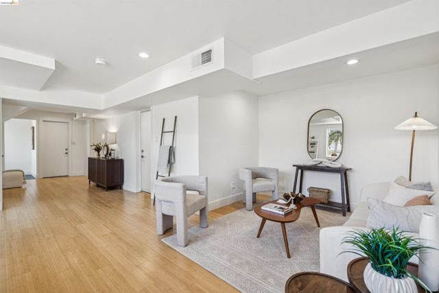 2825 Sheldon Dr, Richmond, CA 94803