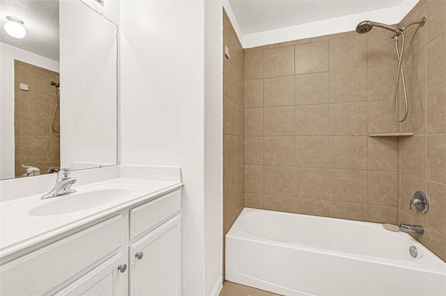 315 Hawks View Drive, La Marque, TX 77568