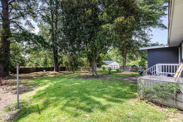925 Rochester Drive, Fayetteville, NC 28305