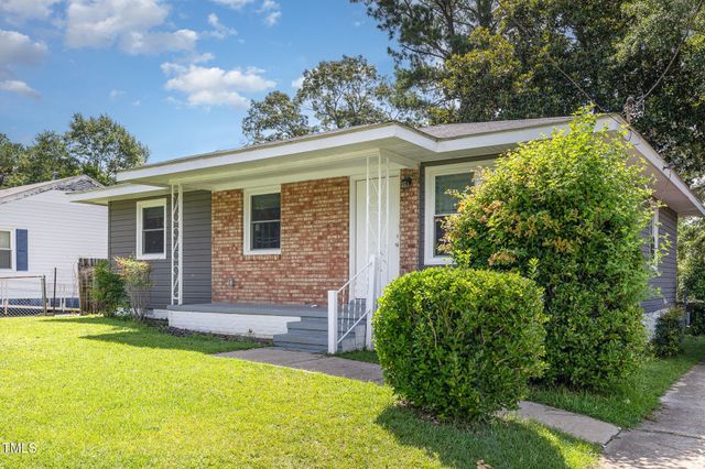 925 Rochester Drive, Fayetteville, NC 28305