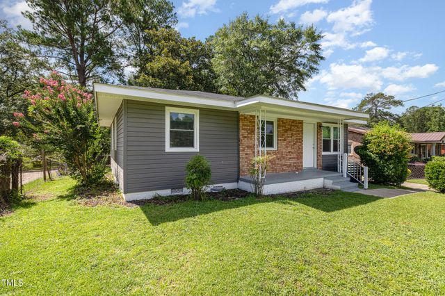 925 Rochester Drive, Fayetteville, NC 28305