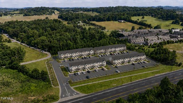 6089 Bristol Highway, Piney Flats, TN 37686