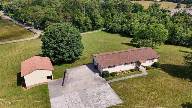 6089 Bristol Highway, Piney Flats, TN 37686