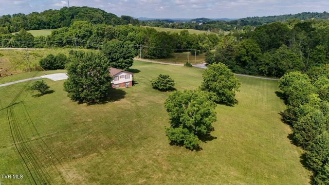 6089 Bristol Highway, Piney Flats, TN 37686