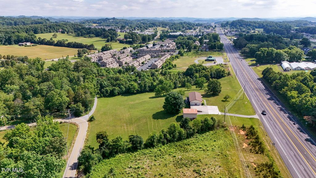 6089 Bristol Highway, Piney Flats, TN 37686