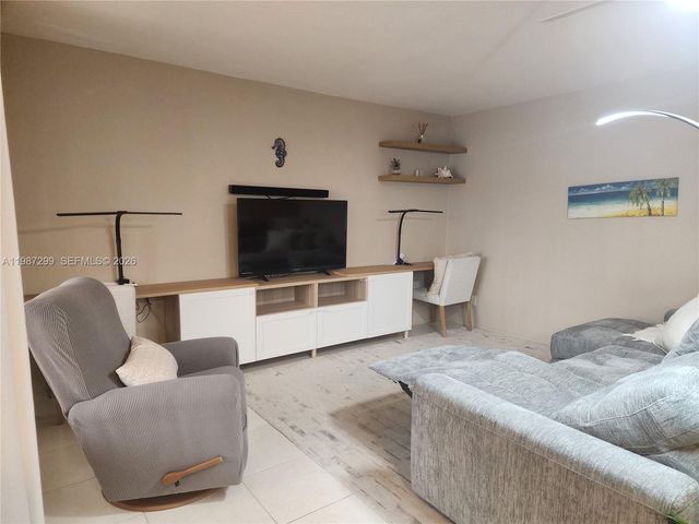 100 SE 6th Avenue 107, Pompano Beach, FL 33060