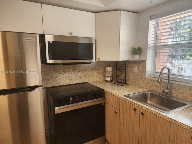 100 SE 6th Avenue 107, Pompano Beach, FL 33060