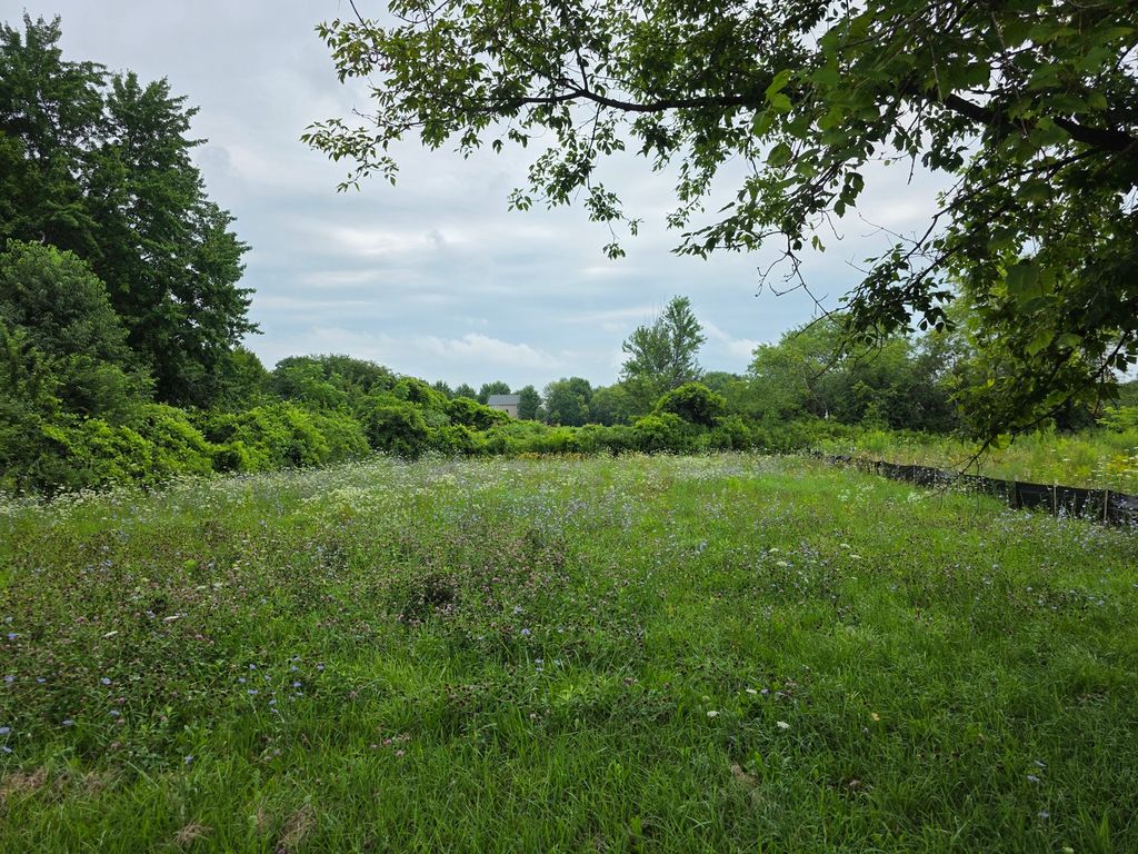 975 Belle Plaine Avenue, Gurnee, IL 60031
