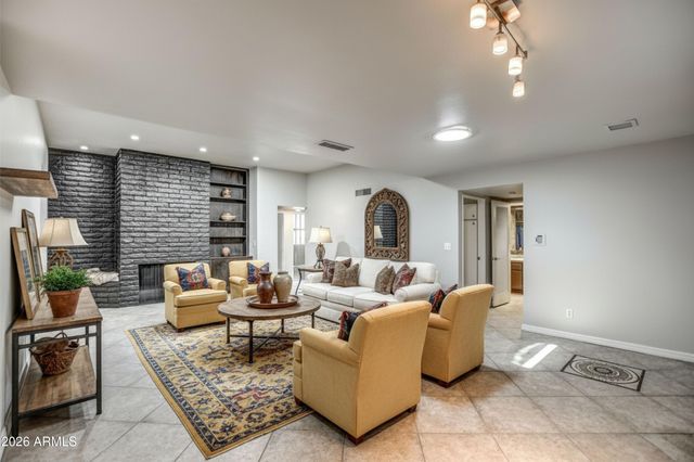 8647 E DEVONSHIRE Avenue, Scottsdale, AZ 85251