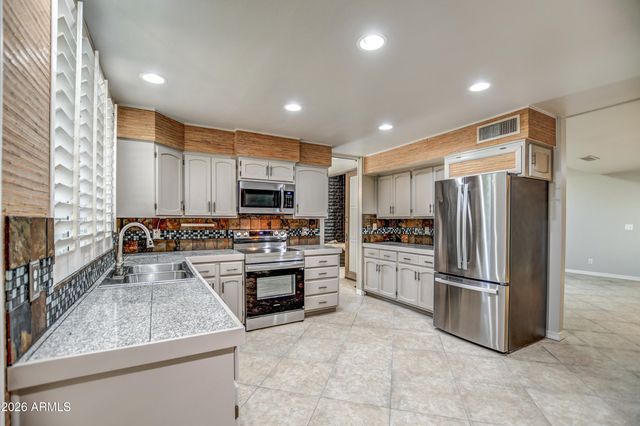 8647 E DEVONSHIRE Avenue, Scottsdale, AZ 85251