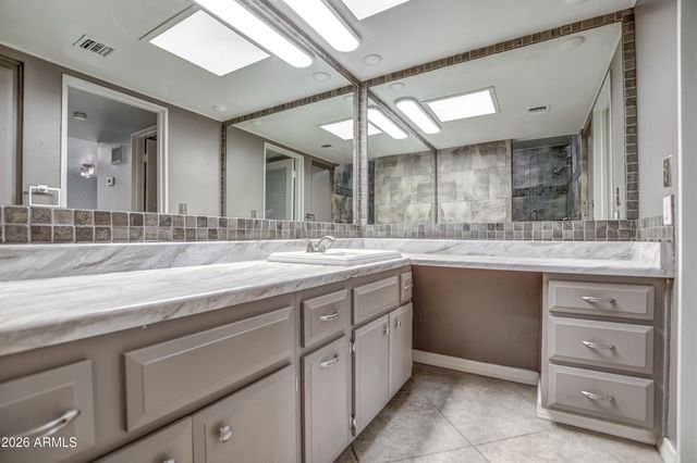 8647 E DEVONSHIRE Avenue, Scottsdale, AZ 85251