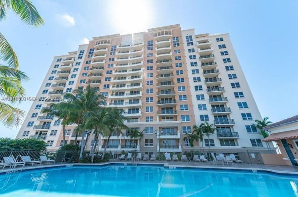 3232 SW 22nd Ter 910, Miami, FL 33145