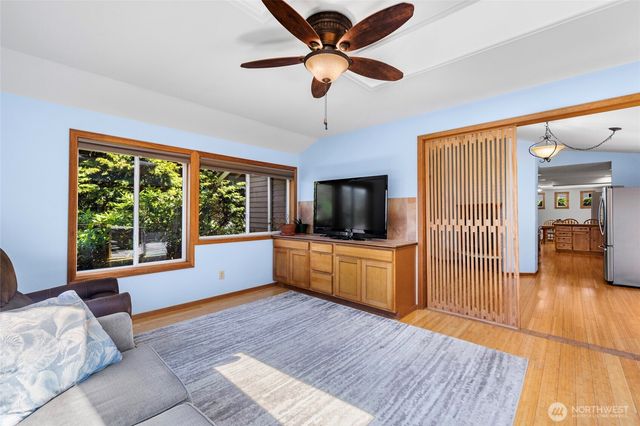 801 N Waugh Road, Mount Vernon, WA 98273
