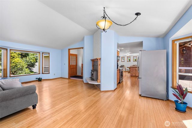 801 N Waugh Road, Mount Vernon, WA 98273