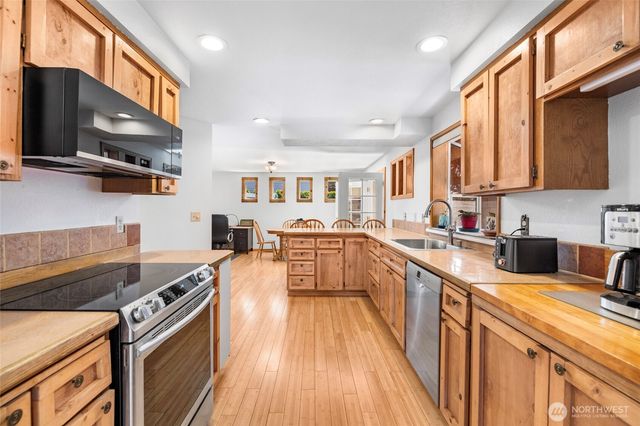 801 N Waugh Road, Mount Vernon, WA 98273